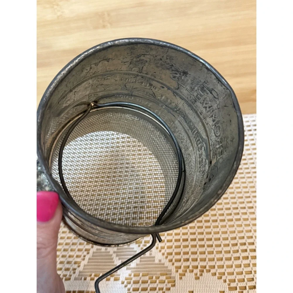 Vintage Bromwell's 1753995 Silver Green Knob Rustic 3-Cup Measuring Flour Sifter